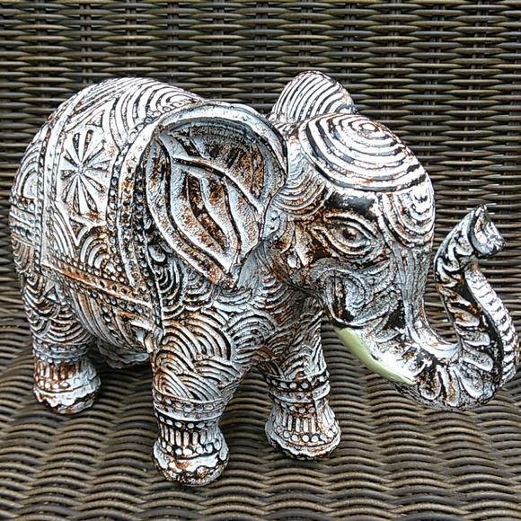 Other - Textured Elephant Table Top Decor
